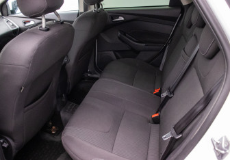Подержанный автомобиль Ford Focus Wagon 2013 года (11 фото)