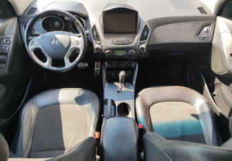 Подержанный автомобиль Hyundai ix35 2015 года (10 фото)