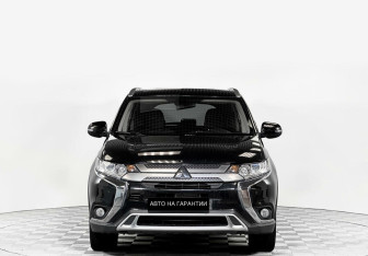 Подержанный автомобиль Mitsubishi Outlander 2019 года (2 фото)