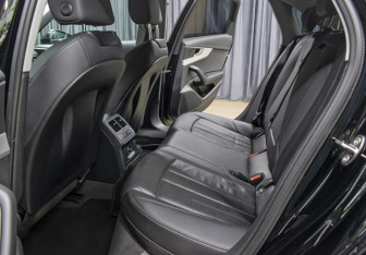 Подержанный автомобиль Audi A4 Sedan 2018 года (11 фото)