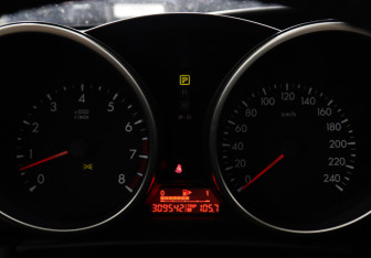 Подержанный автомобиль Mazda 3 Sedan 2010 года (11 фото)