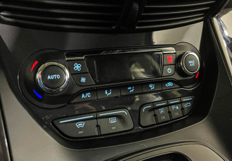 Подержанный автомобиль Ford Kuga 2013 года (14 фото)