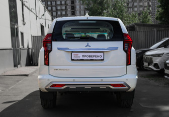Подержанный автомобиль Mitsubishi Montero Sport 2022 года (5 фото)