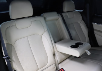 Подержанный автомобиль Jeep Grand Cherokee 2023 года (19 фото)