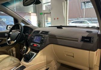 Подержанный автомобиль Ford C-MAX 2007 года (10 фото)