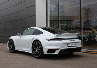 Подержанный автомобиль Porsche 911 Coupe 2023 года (7 фото)