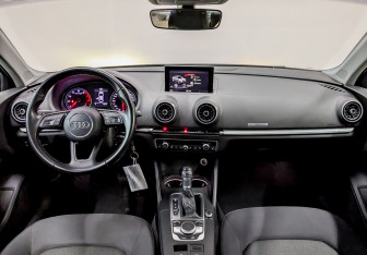 Подержанный автомобиль Audi A3 Sedan 2017 года (14 фото)