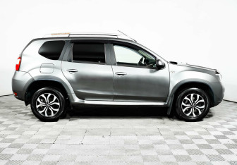 Подержанный автомобиль Nissan Terrano 2015 года (4 фото)