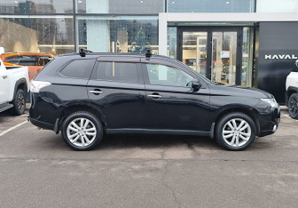 Подержанный автомобиль Mitsubishi Outlander 2012 года (4 фото)