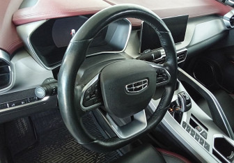 Подержанный автомобиль Geely Coolray 2022 года (12 фото)