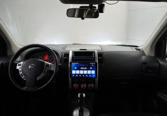 Подержанный автомобиль Nissan X-Trail 2009 года (9 фото)
