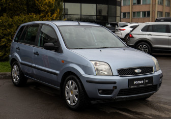 Подержанный автомобиль Ford Fusion 2005 года (2 фото)