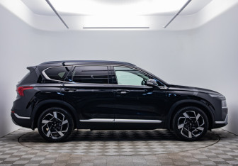 Подержанный автомобиль Hyundai Santa Fe 2022 года (4 фото)