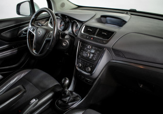 Подержанный автомобиль Opel Mokka 2013 года (10 фото)