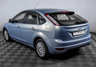 Подержанный автомобиль Ford Focus Hatchback 2010 года (6 фото)