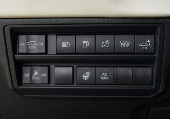 Подержанный автомобиль Toyota Sequoia 2025 года (14 фото)
