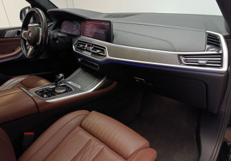 Подержанный автомобиль BMW X7 2021 года (8 фото)