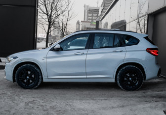 Подержанный автомобиль BMW X1 2018 года (8 фото)
