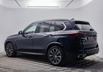 Подержанный автомобиль BMW X5 2021 года (3 фото)