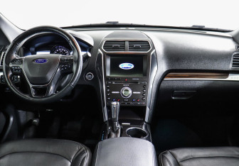 Подержанный автомобиль Ford Explorer 2017 года (6 фото)