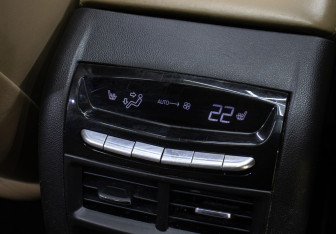 Подержанный автомобиль Cadillac XT5 2016 года (27 фото)