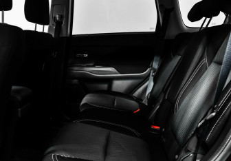 Подержанный автомобиль Mitsubishi Outlander 2021 года (13 фото)