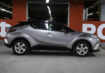 Подержанный автомобиль Toyota C-HR 2019 года (4 фото)