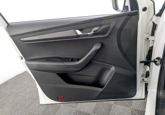 Подержанный автомобиль Skoda Karoq 2020 года (19 фото)