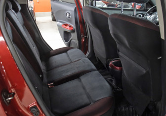 Подержанный автомобиль Nissan Juke 2013 года (12 фото)