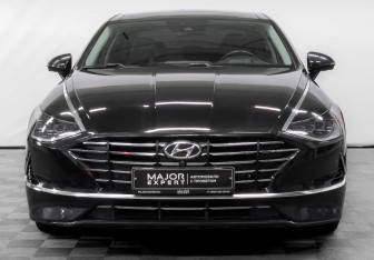 Подержанный автомобиль Hyundai Sonata 2022 года (2 фото)