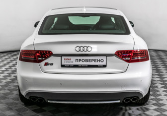 Подержанный автомобиль Audi S5 Coupe 2009 года (6 фото)