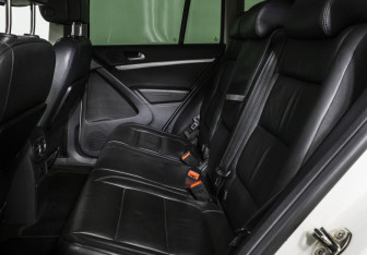 Подержанный автомобиль Volkswagen Tiguan 2011 года (14 фото)