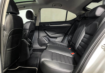 Подержанный автомобиль Skoda Superb Liftback 2024 года (10 фото)