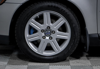 Подержанный автомобиль Volvo V50 2004 года (14 фото)