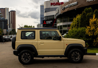 Подержанный автомобиль Suzuki Jimny 2020 года (3 фото)