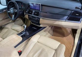 Подержанный автомобиль BMW X5 2007 года (11 фото)