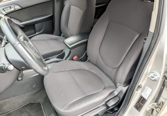 Подержанный автомобиль Kia Cerato Sedan 2012 года (20 фото)