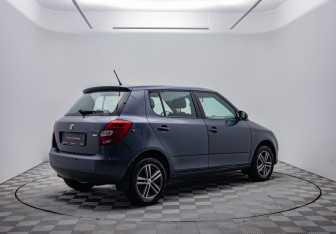 Подержанный автомобиль Skoda Fabia Hatchback 2012 года (5 фото)