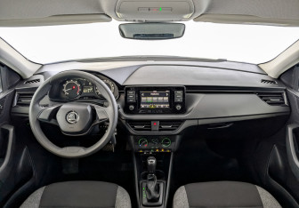 Подержанный автомобиль Skoda Rapid Liftback 2021 года (14 фото)