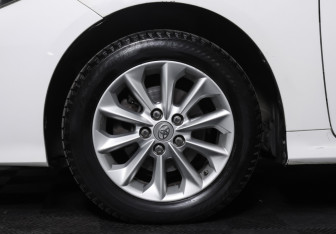 Подержанный автомобиль Toyota Corolla Sedan 2019 года (24 фото)