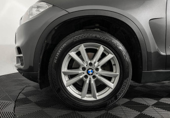 Подержанный автомобиль BMW X5 2016 года (7 фото)