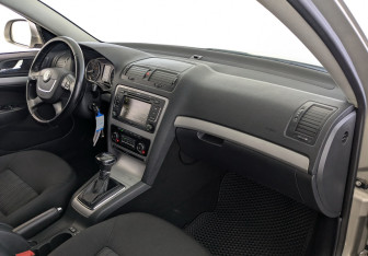 Подержанный автомобиль Skoda Octavia Wagon 2012 года (19 фото)