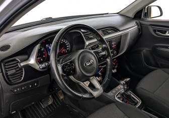 Подержанный автомобиль Kia Rio Hatchback 2021 года (14 фото)