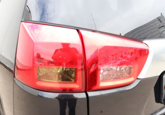 Подержанный автомобиль Peugeot 4007 2010 года (23 фото)