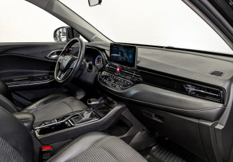 Подержанный автомобиль Москвич 3 2023 года (11 фото)