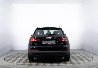 Подержанный автомобиль Audi Q3 2015 года (6 фото)