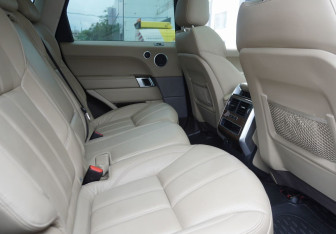 Подержанный автомобиль Land Rover Range Rover Sport 2014 года (10 фото)