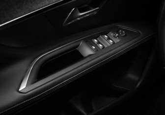 Подержанный автомобиль Peugeot 3008 2021 года (14 фото)