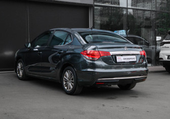 Подержанный автомобиль Citroen C4 Sedan 2013 года (6 фото)