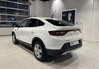 Подержанный автомобиль Renault Arkana 2019 года (6 фото)